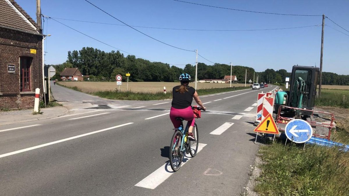 VDNDouai's tweet photo. Dès demain, six mois de #travaux pour aménager une #pistecyclable entre #Flines et #Râches sur la D938 https://t.co/ehMM2qHjV4 https://t.co/NlpXJ5wNLt