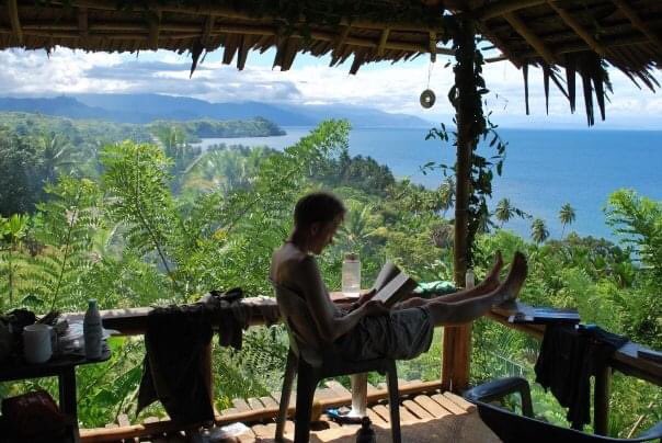 HSkalitz's tweet photo. I once lived in a house like this #papuanewguinea #Trekforce #gapforce https://t.co/EkTzvyXLHG