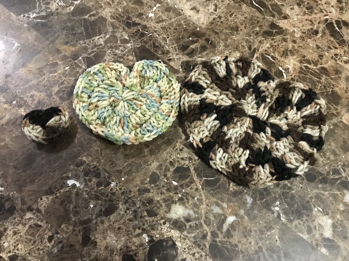 joonxbread's tweet photo. On-Hand Crochet Selling Thread 🧶✨ 
(All orders come with kpop freebies and free shipping)

Mini Heart- 3 dollars (it's a key chain so I'll be attaching a crocheted string)

Medium Heart- 6 dollars

Large Heart- 12 dollars

Bundle (All 3)- 16 dollars

*DM to Claim https://t.co/INMT1iP64r