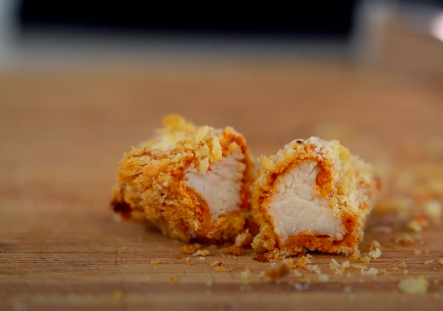 HungamaY's tweet photo. Air Fryer Fried Chicken Recipe

It is very Crispy and Tender Juicy  Of its meat and the Skin And the Chicken Is loaded with the Spices And It is More teaser than the Regular Oil Fry Chicken. 
https://t.co/g16cdiHFxl https://t.co/FnnNq9oo1m