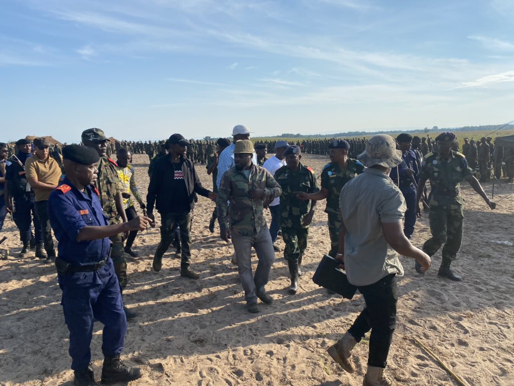 zoekabila's tweet photo. La date du 17 Mai nous rappelle qu’il n’y a qu’un seul soldat du peuple..Mzee LDK 🇨🇩
Journée passée avc nos jeunes #FARDC en formation..
23 ans après les acquis de la libération..l’Homme Congolais reste le seul responsable de son destin.. #RDC #Tanganyika #Klm https://t.co/q5hWGu5NMs