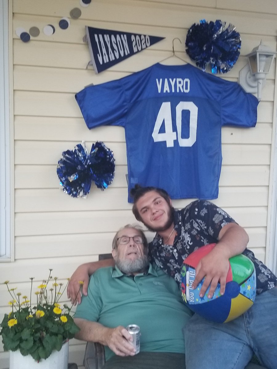 jackie_vayro's tweet photo. #promwithmom #ClassOf2020 #QuarantineLife #lackeychargers #jaxsonpierce #myheartbelongstonumber40 #takelifebytheballsjaxson https://t.co/J51Q2c4sSD
