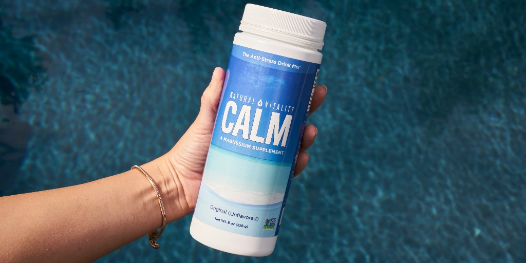 naturalvitality's tweet photo. Natural Vitality CALM is a delicious powder supplement that helps replenish the body’s #magnesium levels. When mixed with water, this combination creates a solution of magnesium citrate. Plus, it is vegan, #glutenfree & verified non-GMO! #ExperienceCALM https://t.co/ANbgcNdbD2