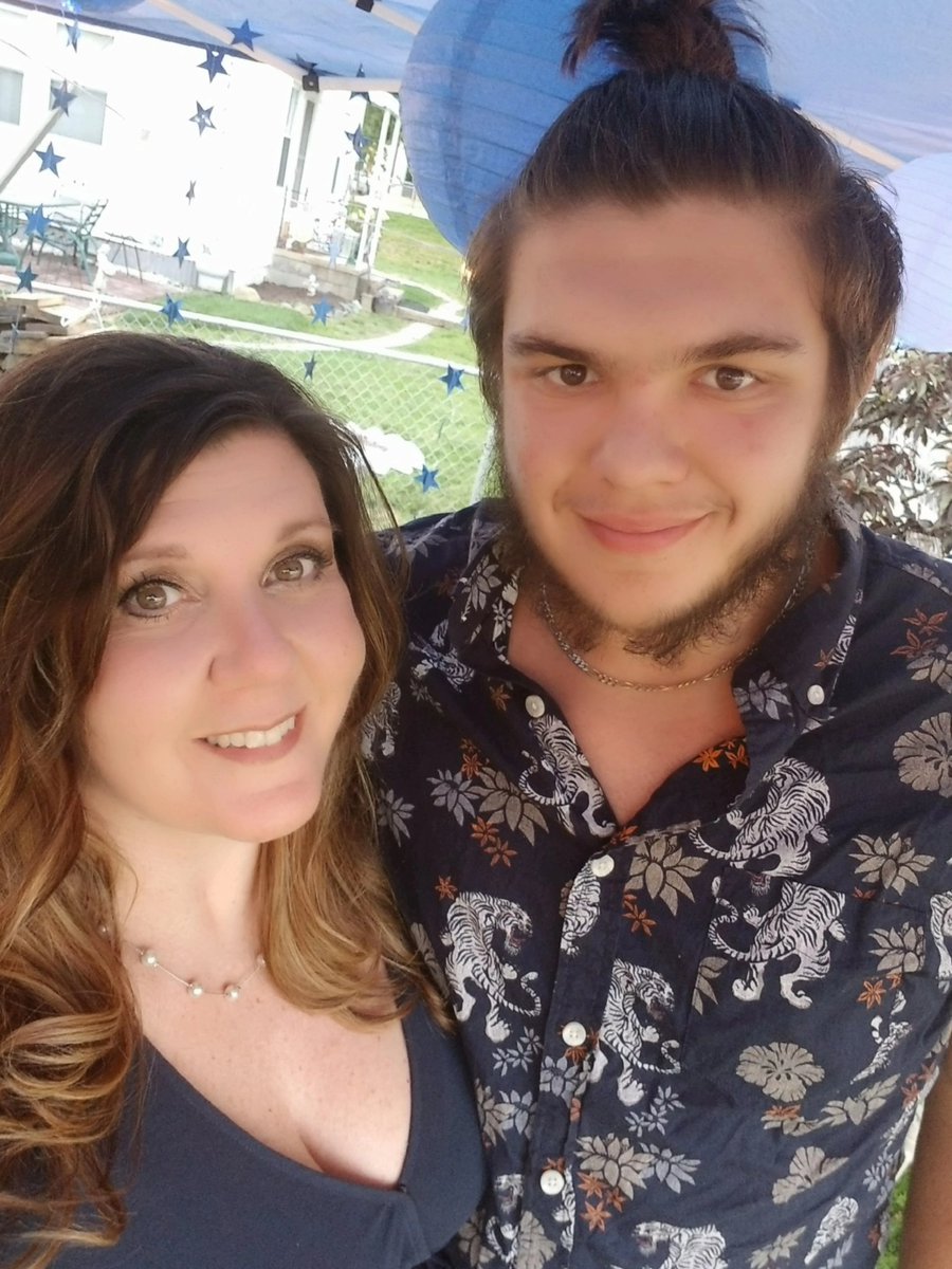jackie_vayro's tweet photo. #promwithmom #ClassOf2020 #QuarantineLife #lackeychargers #jaxsonpierce #myheartbelongstonumber40 #takelifebytheballsjaxson https://t.co/J51Q2c4sSD