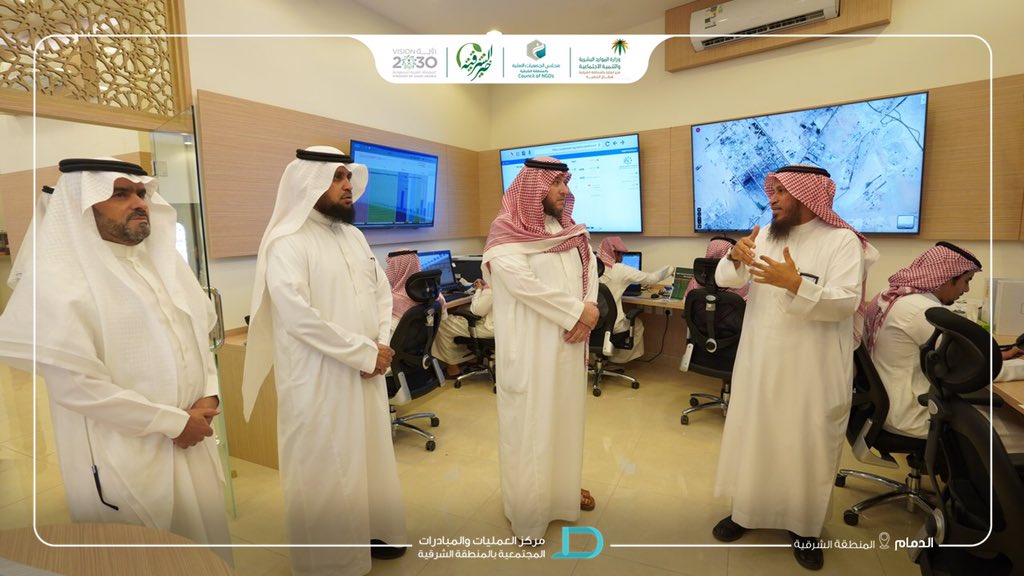 CCOI_EAST's tweet photo. #الدمام:
استقبل المركز  الشيخ / سالم بن محمد العجيمي @Alojaimicharity 
وجرى خلال الزيارة التعريف بخدمات المركز وما يقدمه من توحيد لجهود العمل خلال جائحة #كورونا 
ومناقشة دور المؤسسات المانحة في دعم مثل هذه المشاريع النوعية ونقل التجربة لجميع مناطق #المملكة
#كلنا_مسؤول https://t.co/jq5nnqws2T