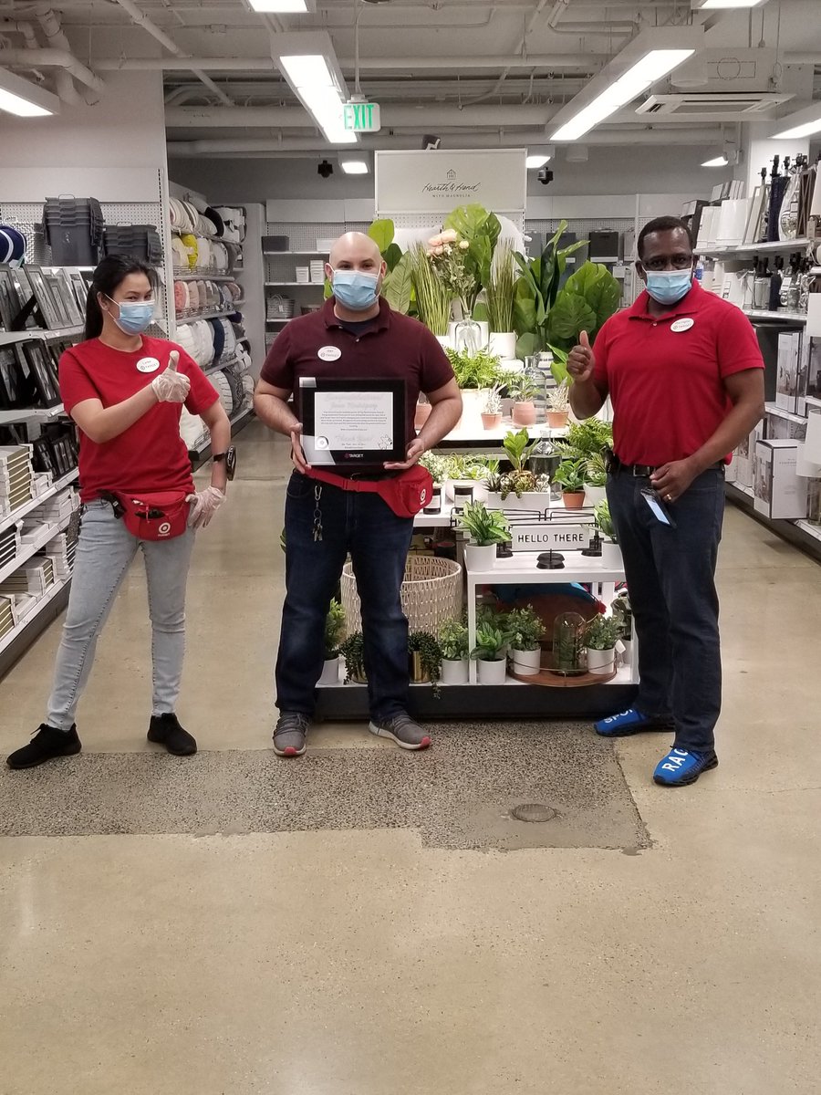 Q1 Top Performance Award! I could not have done this without the support of my peers and the amazing team of T3242  #D448DreamTeam <a href="/JayYezzi/">Jay Yezzi</a> @kay_sienkowski <a href="/FFandF_Adam/">Adam B</a> <a href="/AamersDad/">James Myers</a>