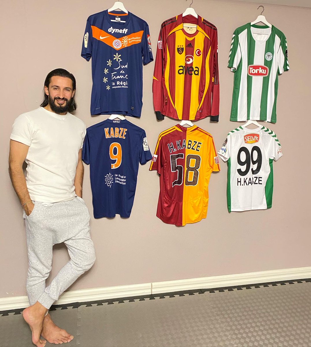 H_KABZE's tweet photo. Herkese selamlar, instagram sayfamda formasını giydiğim Galatasaray - Montpellier ve Konyaspor formalarını CEKİLİS ile hediye göndereceğim buyurun bi bakın, Bayrama özel 😉 https://t.co/uqF0sIYFKc