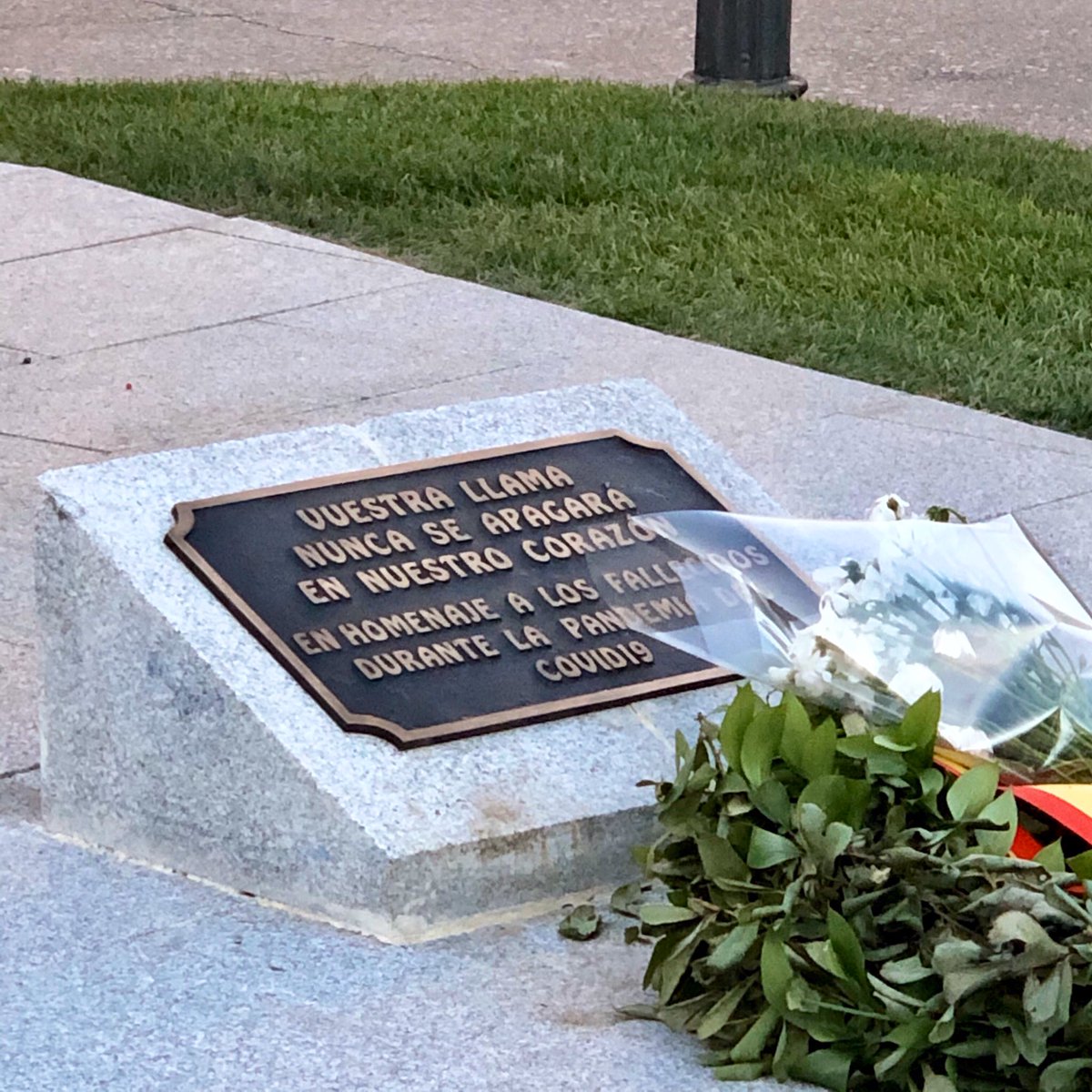En Madrid hay un nuevo lugar que visitar. Un lugar donde recordar durante generaciones a todas las personas fallecidas por la pandemia del #COVID19 ❤️