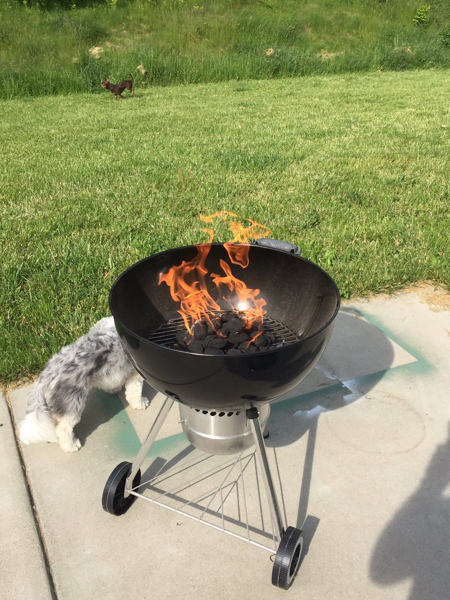 schwipps_c's tweet photo. I know I’m getting old when it brings me so much joy to grill out and listen to a country music playlist on @Spotify while I do so. Next thing you know I’ll be wearing loafers and... golfing competitively https://t.co/bs4n6bSENM