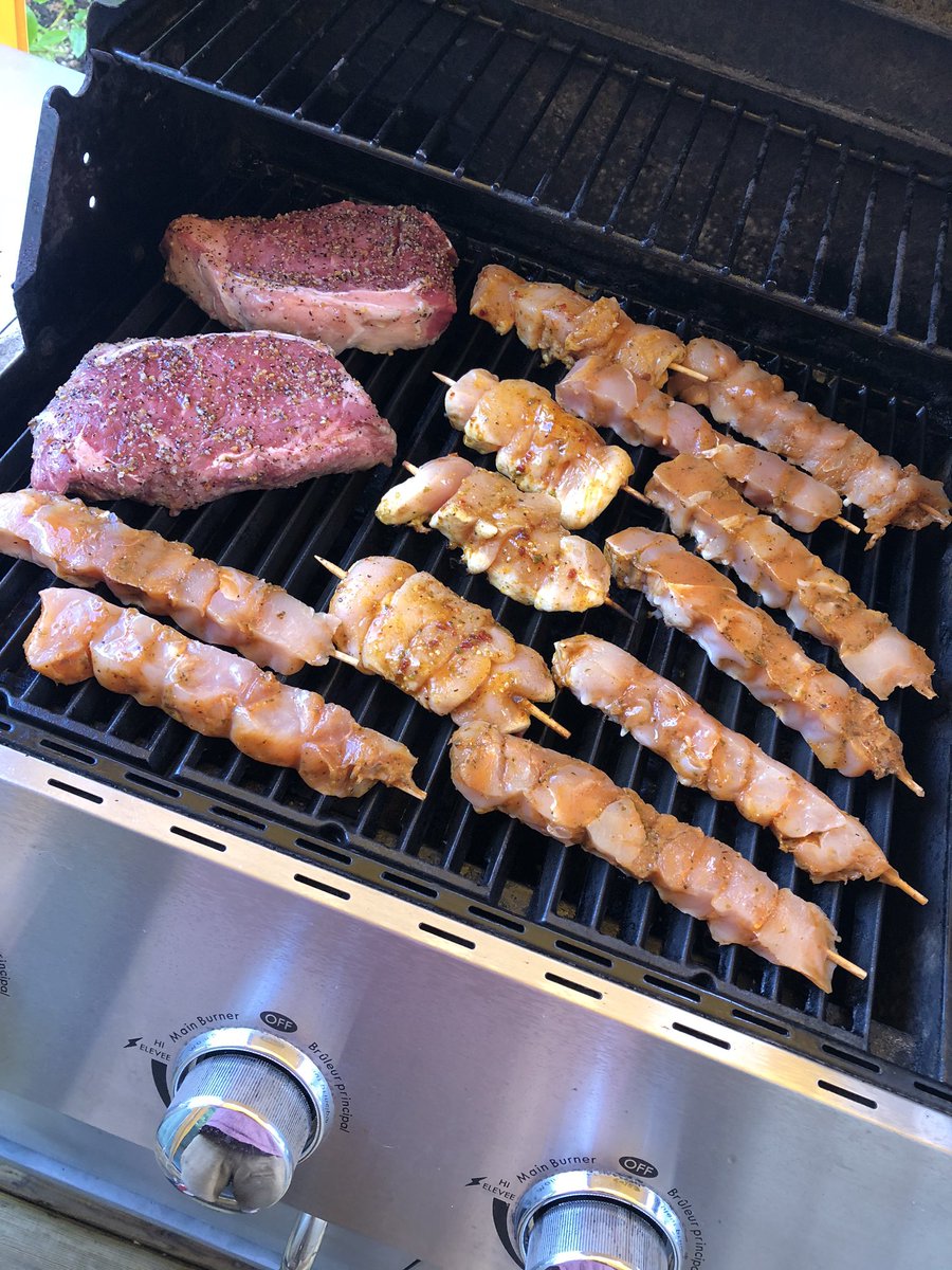 the5bergens's tweet photo. @NikkiWatt18 @Purge321 When youโre feeding yourself and 7 others ... #bbq #LongWeekend #DinnerFor8 https://t.co/BzYbcmkrLy