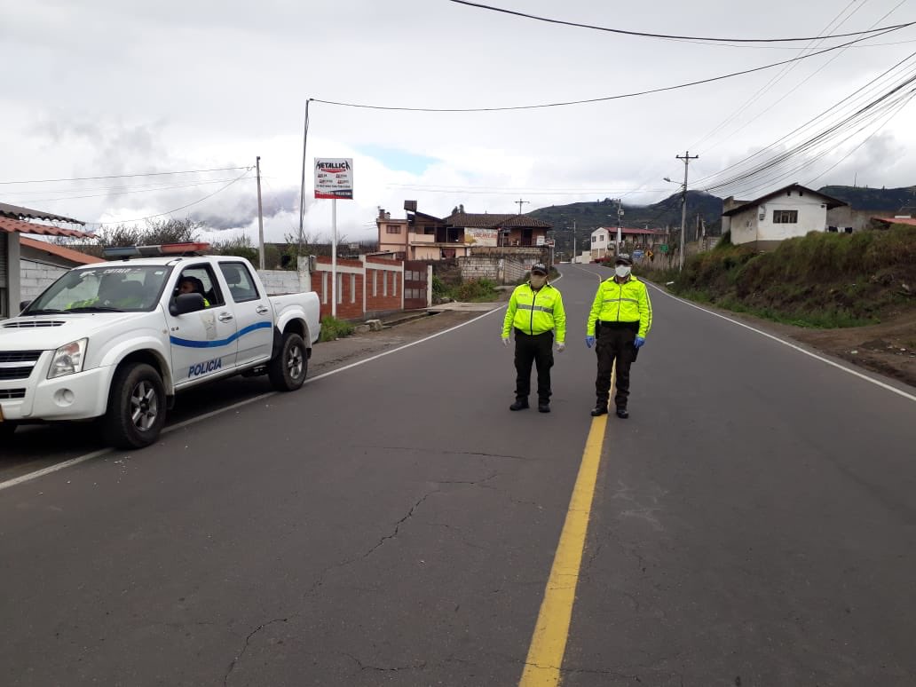 PoliciaEcuador's tweet photo. #Tungurahua
Efectivos policiales se encuentran desplegados en sectores estratégicos verificando el cumplimiento del #ToqueDeQueda en #DistPillaro, #DistPatate y #DistPelileo.
#TrabajamosPorTuSeguridad https://t.co/eIo4SNOVC3