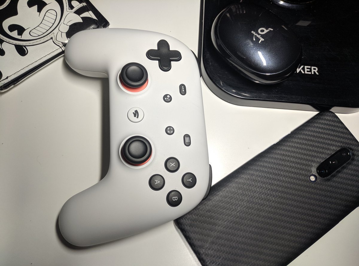 RealSantosYT's tweet photo. Setup @GoogleStadia @oneplus @latercase @AnkerOfficial https://t.co/RlXDluH5iP