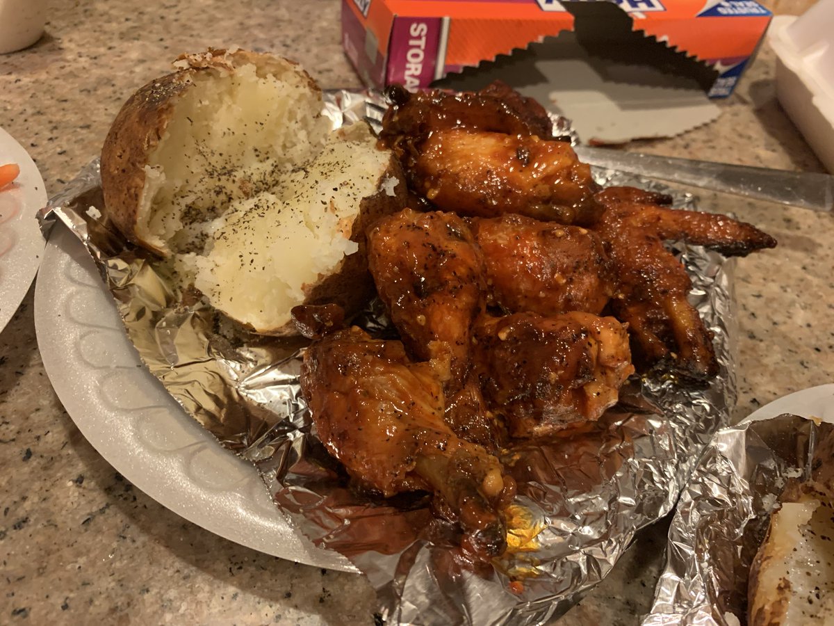 bigramos009's tweet image. Song of the night TYPE OF PARTY by @ dopeitsdom @ otherpeoplesmoneycompany wings was for @ a.baaabyy it was a 🔥 batch @ hidden.valley .
.
.
#EatEmUp #homeroutine #jets #wings #hotwings #chickenwings #bakedpotato #domkennedy #dom #leimertpark #opm #homecooked #bigramoslsd #esgn