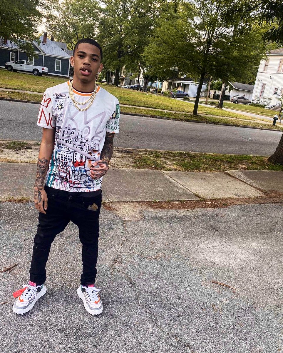 BxtchsLoveA's tweet photo. Lil nigga but I’m big dawg all I gotta make is one call💸💯🤞🏽 https://t.co/qHRvMIuXuD