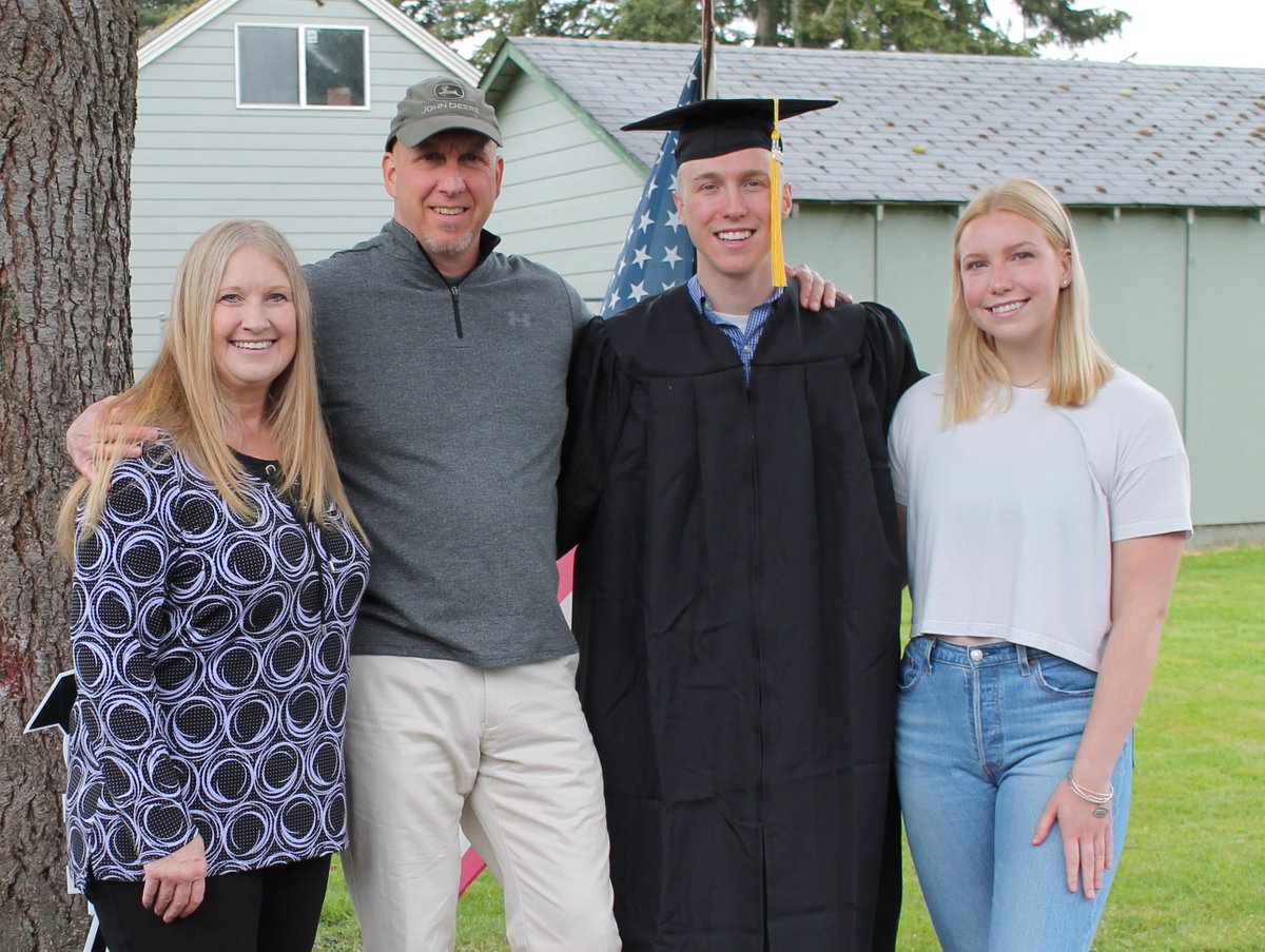 p4frame's tweet photo. Thank you to @CarbonadoSD @AthleticsSblsd   @BLHSHoops @Zagman87 @BlackWolvesROTC @Creighton for your part in Brock's education. BA in Biology from Creighton U. #proudparents #THANKFUL https://t.co/DgO1q11LTS