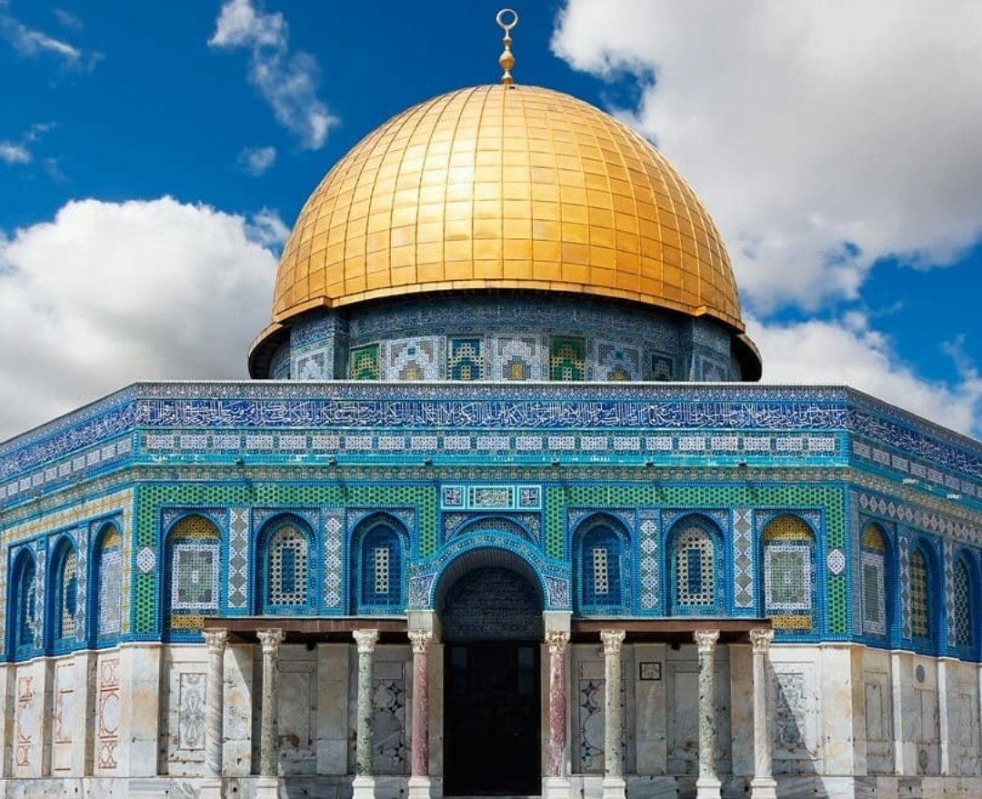 Kudüs çoktan doydu edebiyata. Kudüs artık icraat bekliyor. 
Bir Selehattin vuruşu,
Bir Abdülhamid duruşu bekliyor. 
Kudüs özgür değilse
Dünya tutsaktır !
#KudüsFilistininBaşkentidir