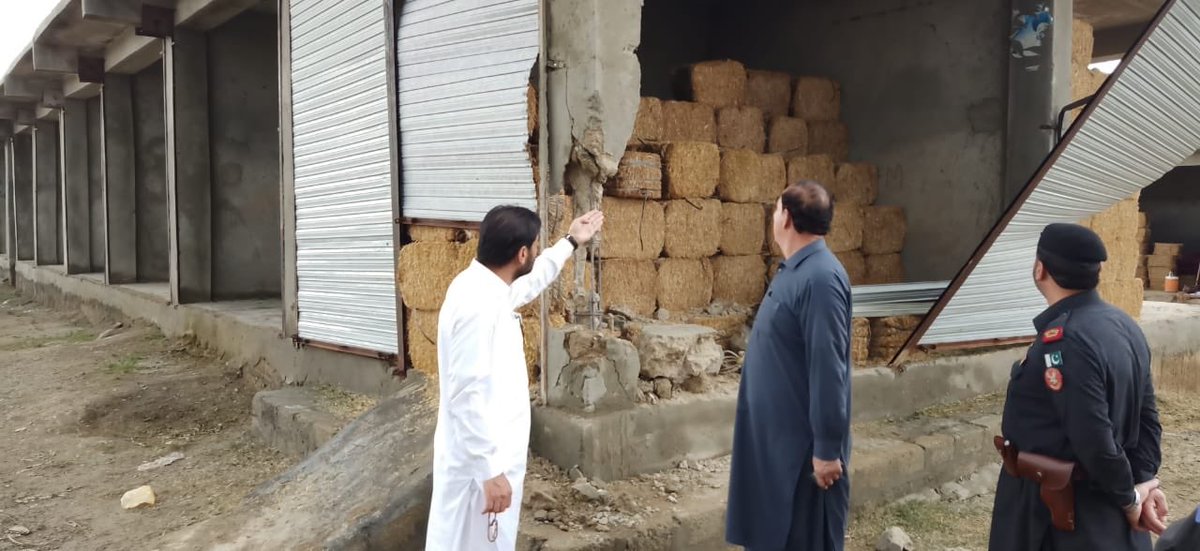 dcbajaur's tweet photo. آج 17۔05۔2020 پر ڈپٹی کمشنر باجوڑ محمدفیاض شیرپاو کے ھدایت پر اسسٹنٹ کمشنرناوگئ حبیب اللہ وزیرنے تحصیل ماموند کے مختلف علاقوں میں حالیہ ژالہ باری سے تباہ شدہ تیار فصلوں کا معائینہ کیا۔اور تباہ شدہ فصلوں کا اعداد شمار ریکارڈ کرنا شروع کیا۔  ضلعی انتظامیہ مکمل تعاون فراہم کرئےگا https://t.co/VKs5b96SsY