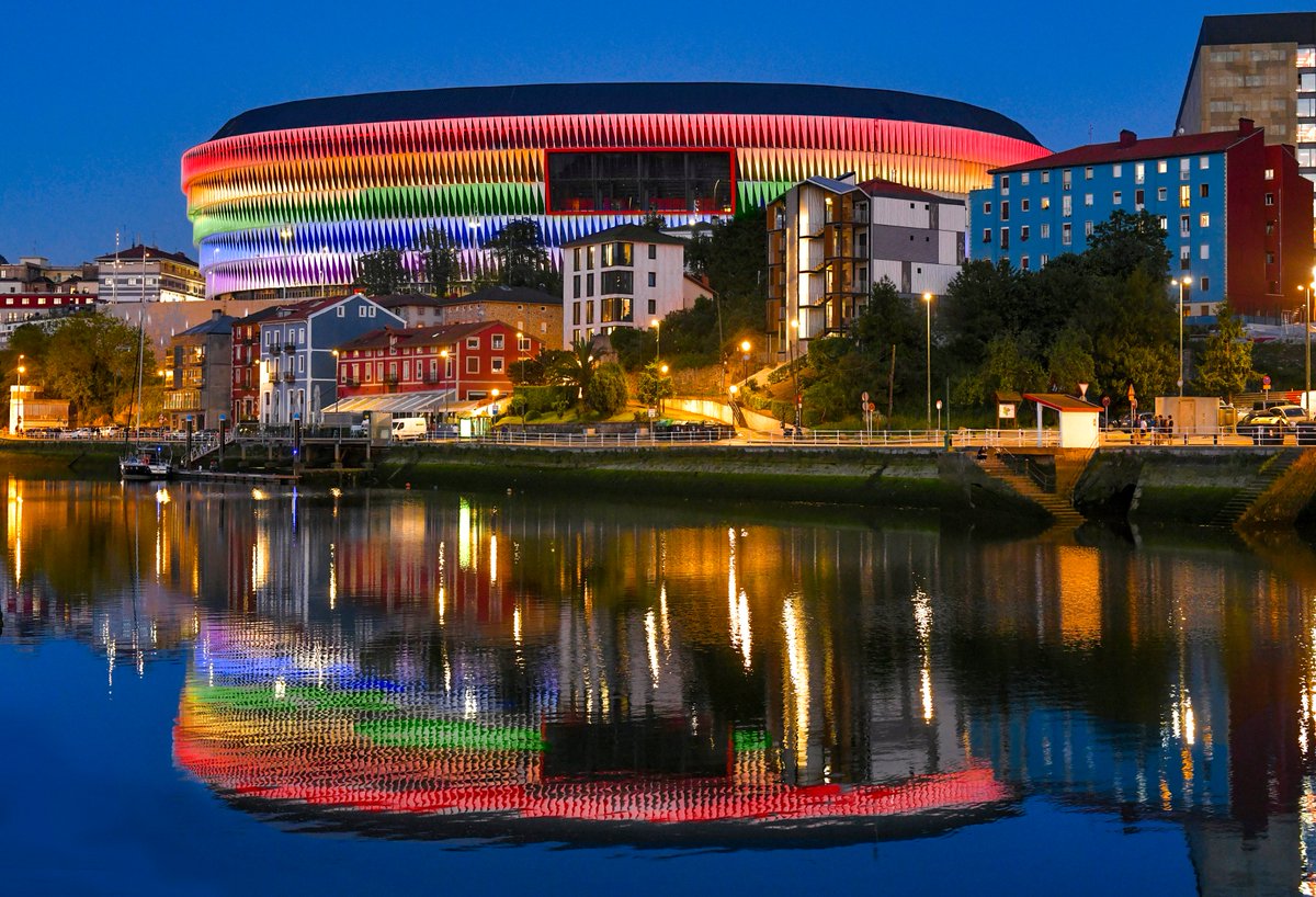 AthleticClub's tweet photo. 🏟️🌈 San Mamés se ilumina con los colores del arco iris por el Día Internacional contra la LGBTIQfobia 👉 https://t.co/aMNkZrYbFL

❤️🧡💛💚💙💜

#DiaContralaLGTBIfobia #AthleticClub 🦁 https://t.co/xFZlHU92sN