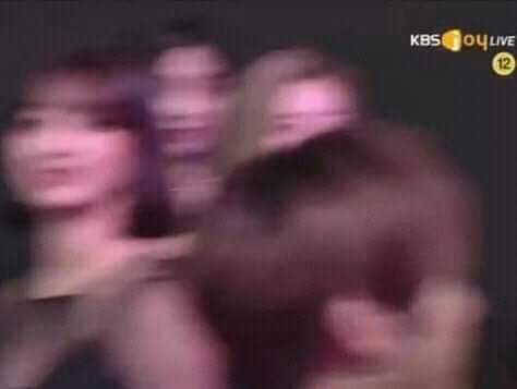 Mariely79934580's tweet photo. E quando o cara da câmera teve um puta gay panic quando ele olhou KKKKKKKK https://t.co/g0jZH2hjwQ