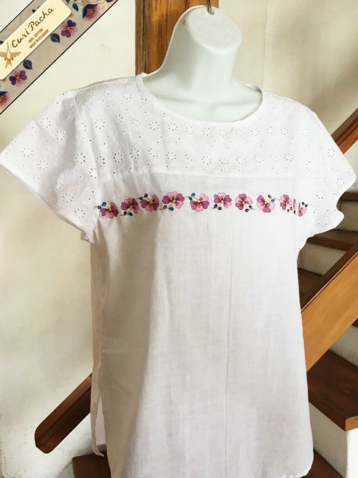 CuriPacha's tweet photo. Desde nuestro taller en #Otavalo, presentamos a las mujeres guayaquileñas un estilo de vestimenta que garantiza elegancia y comodidad. Bordados sutiles sobre telas 100% algodón. Entregas a domicilio. #EligeLoNuestro #Guayaquil https://t.co/vkjfwcB3mE
