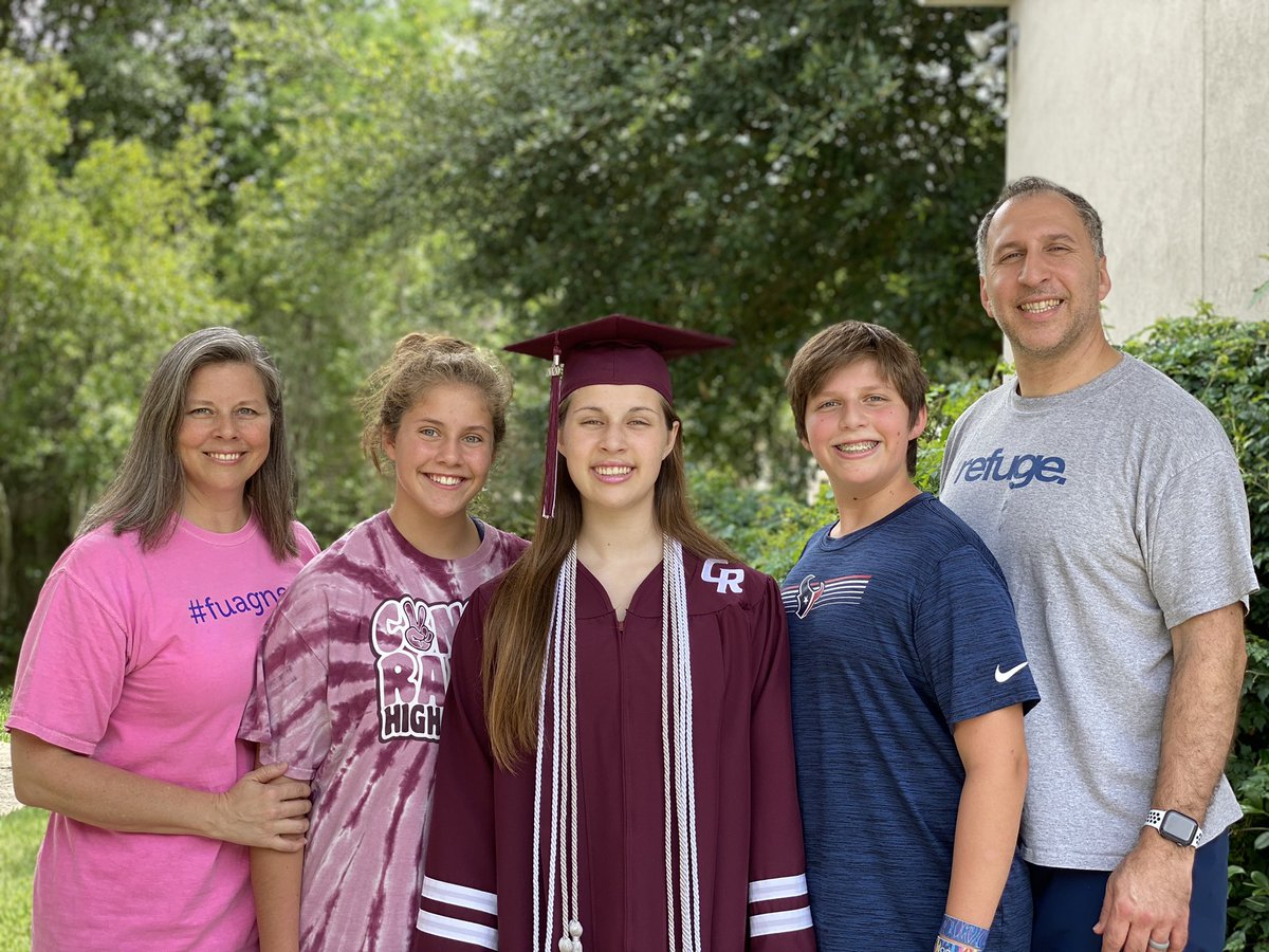 annasmarsh's tweet photo. Never a doubt about this kiddo! Congratulations on your HS Graduation #senior2020 #senior2k20 https://t.co/yNPAuYN831