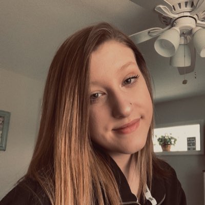 ryleigh_trimble's tweet photo. i’m like never on here, but i was tired of my other profile pic lmao. https://t.co/g9LWTeJJRX