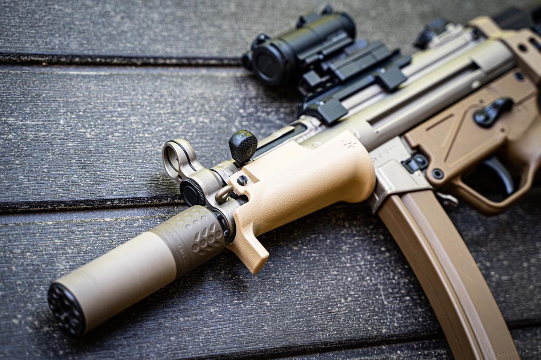 OpticsPlanet's tweet photo. #SundayGunday
@AlabamaArsenal testing out a new handguard for his MP5K ft. @AimpointUSA COMPM5 🔥
#OpticsPlanet #GunsDaily #OpticsDaily #AlabamaArsenal #PewPew #Rangeday #WeekendBuilder https://t.co/T5fc2gTBhp
