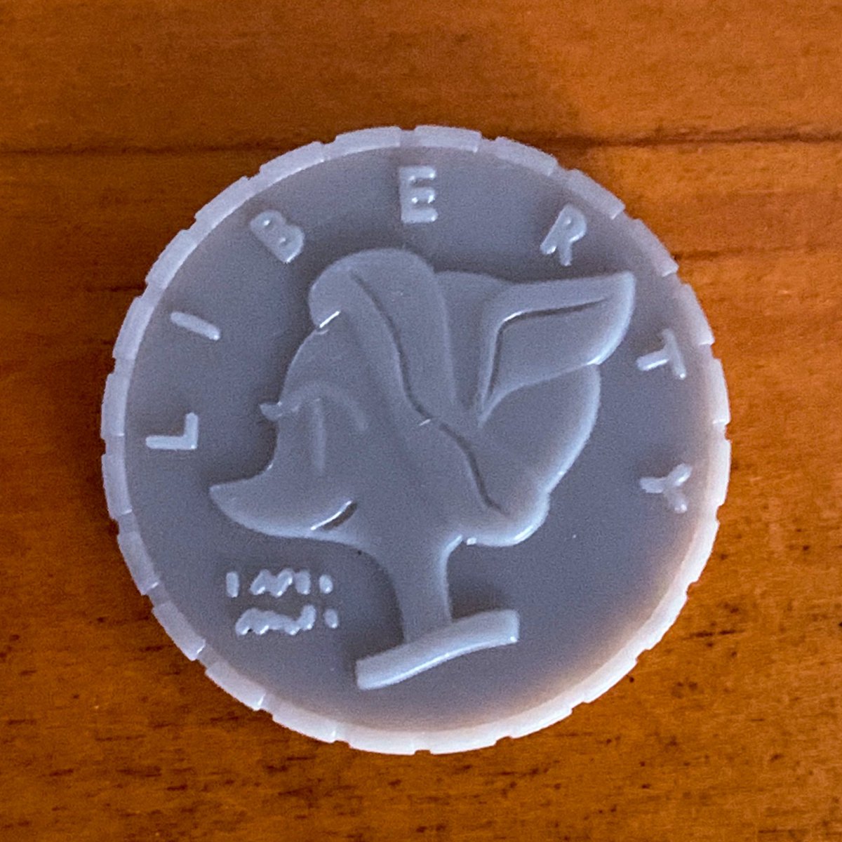 DuckTalks's tweet photo. The Scrooge McDuck Money Bin Playset by PhatMojo includes a plastic replica of Scrooge’s first dime. #DuckTales https://t.co/01H08qRpeM