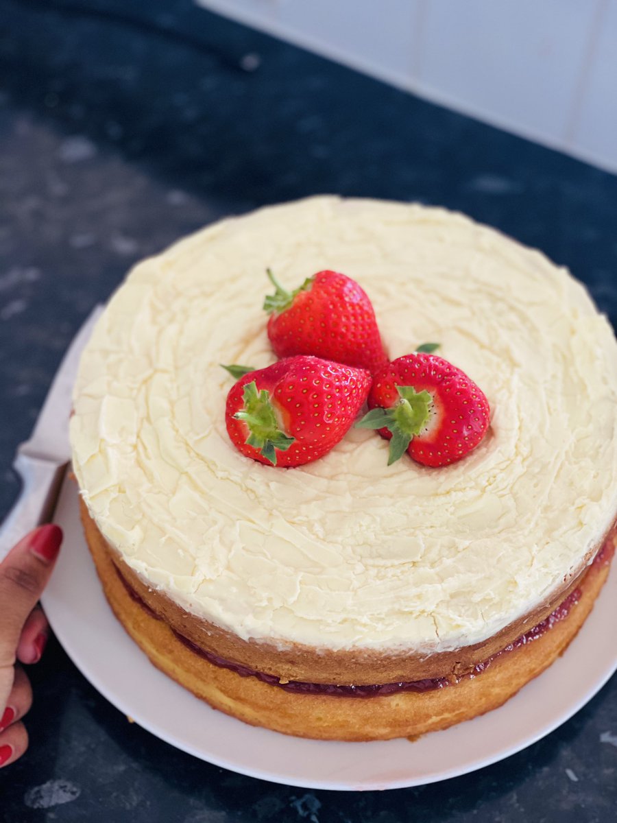 HartDanniella's tweet photo. Before the day ends... Happy birthday @EvangelistDag! #everybaking https://t.co/VQDDovRT33