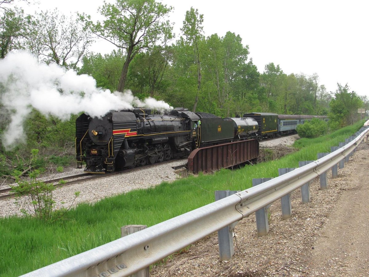 action_set's tweet photo. #oneyearago today as the #iowabolt is towed south to Chillicothe the engineer gives us a whistle show in sparland #illinois #iais6988 #steam #railfan #railfanning #midwestrailfanning @IAISRR https://t.co/YuqSiLKecD
