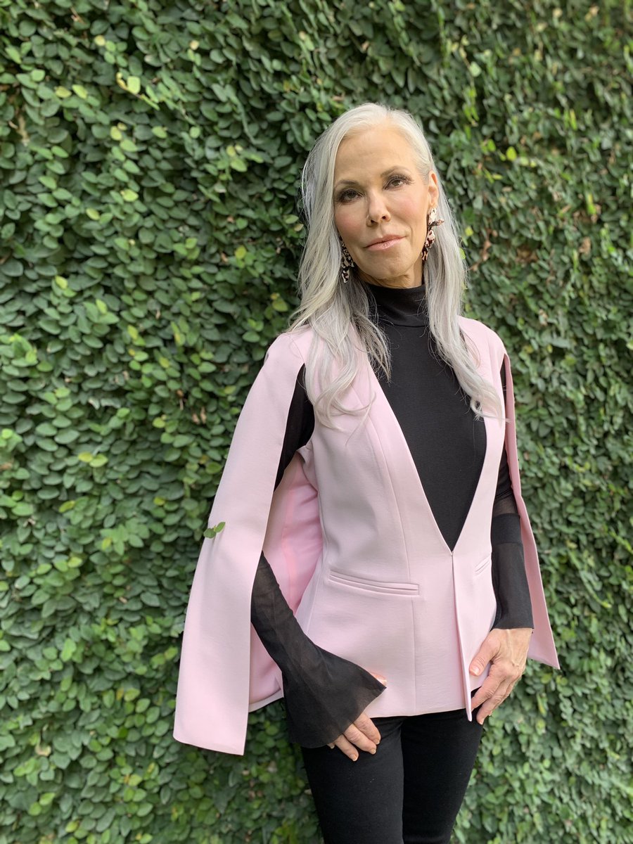 amberleaf's tweet image. A beautiful Sunday calls for a beautiful capes blazer 🌸

The Hope Capelette
amberleaf.com

#sundaystyle