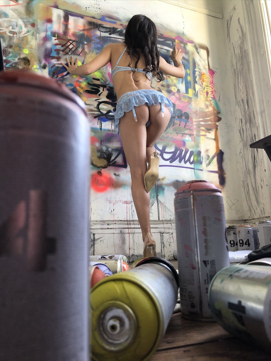 alicia_hashem's tweet photo. Making a mess in @christopherdmise studio! 😈 https://t.co/aukBZQvJNJ