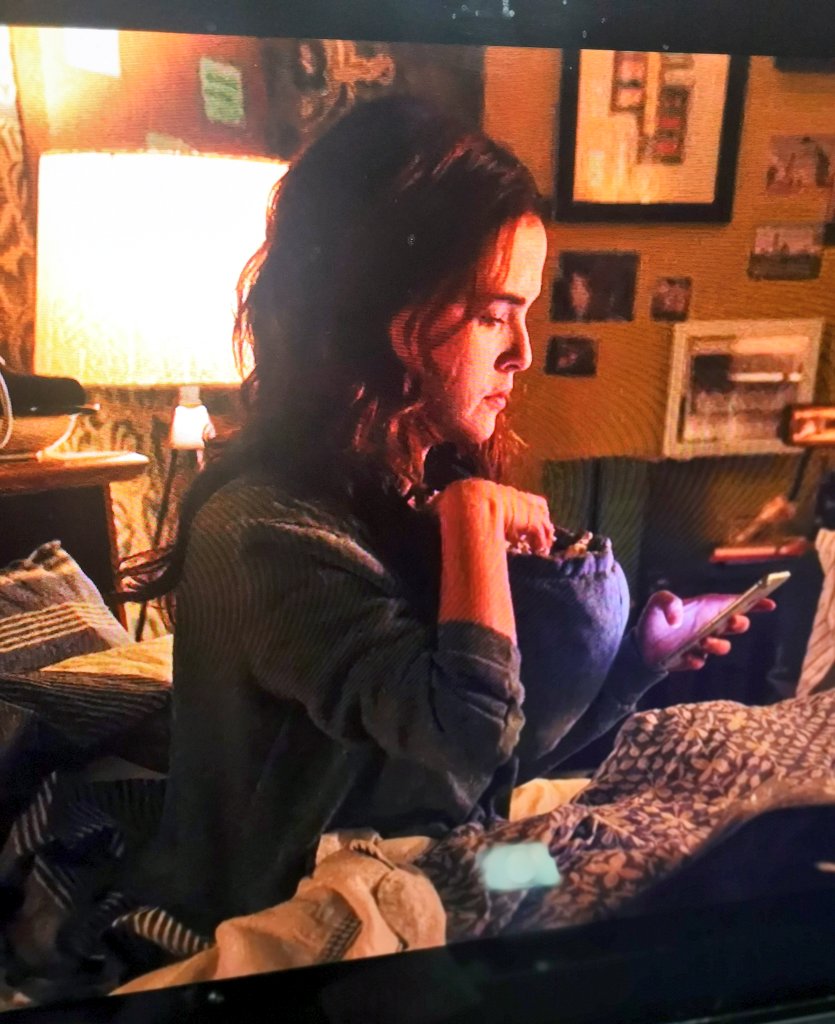 josuelo's tweet image. Jajaja estoy viendo 🎞️ #SetItUp y me urge este invento/bolsa colgada al cuello para palomitas 🍿💯🍿