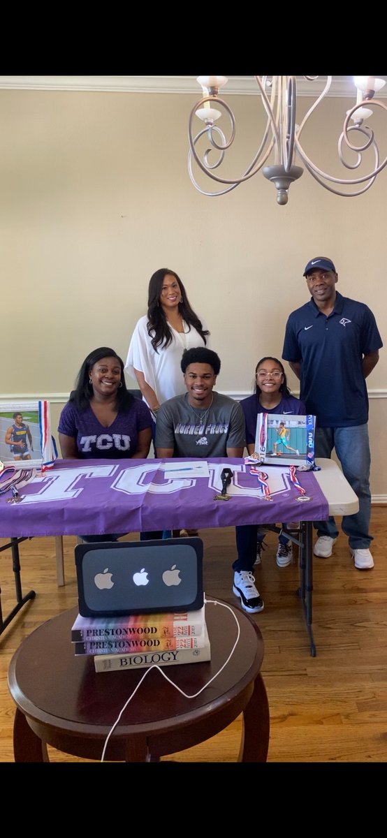 PCAAthletics's tweet photo. What a GREAT day! We are so proud and excited for you Dennis! How cool that some of your teammates showed up to celebrate you!
#zoomsigning 
#pcaonline2020 https://t.co/G2cvZ84zZo