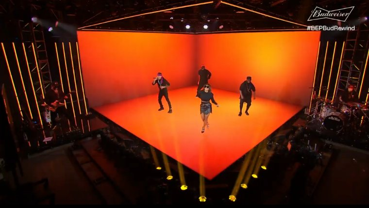 dannysthilld's tweet photo. Black Eyed Peas fez live ontem,eles performaram vários hits históricos do grupo.#BEPBudRewind

#DomingoDetremuraSDV https://t.co/22TiP3xZaA