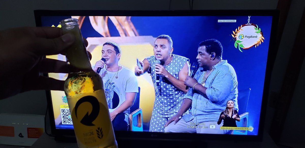 allankenned's tweet photo. Essa live é tão boa que chegou aqui  no Acre. #Safadao #WSL2
#SkolNaLiveWsSunset https://t.co/ZPuEiyDz9A