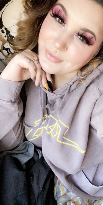 Just did myself up for some content 😜😜 https://t.co/aA1ythxmtw<a href="/tag/mvsales"class="tags"><span>#mvsales</span></a>