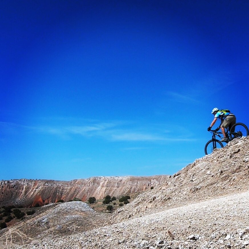 ChrisKrupar's tweet photo. Riding White Mesa Bike Trails.  #whitmesabiketrails #jamisportal @jamisbikes #mtb @AdventureNM #uswehydration #USWE #mountainbike @NMtourism @NewMexico @newmexicotrue https://t.co/PfrW1lcJ9A
