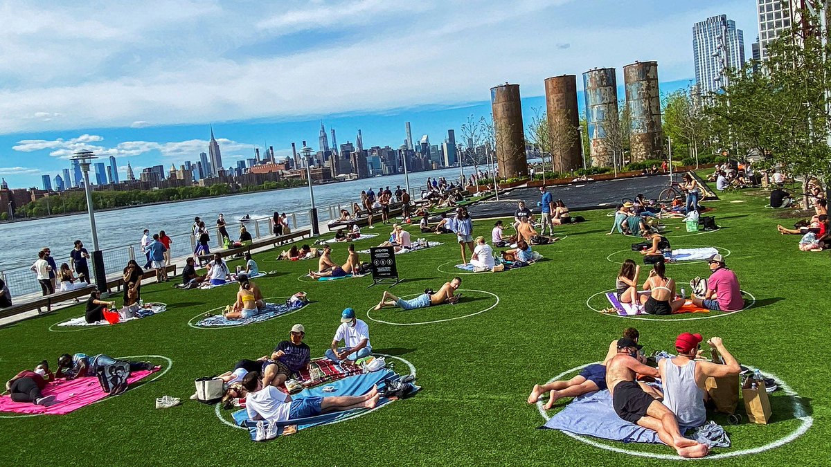 ANCALERTS's tweet image. People try to keep physical distance as they enjoy a warm day at Domino Park in Brooklyn, New York. 

The state has accounted for more than one-third of the nearly 80,000 Americans who have died from #COVID19, according to a Reuters tally. Eduardo Munoz, Reuters