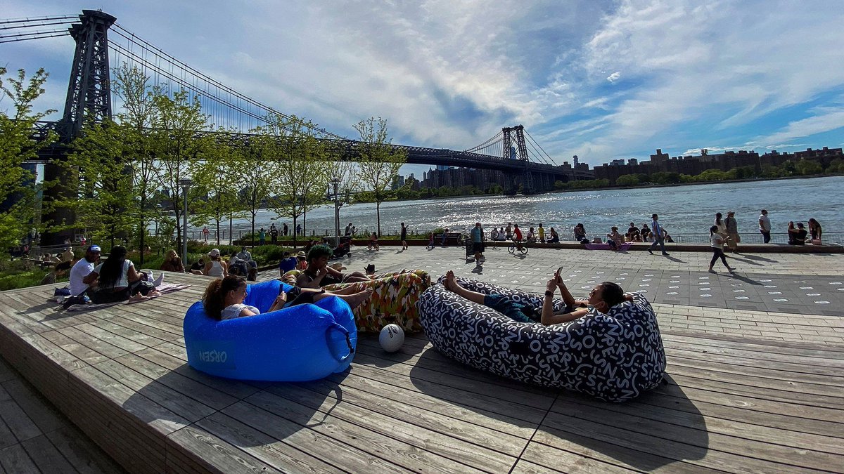 ANCALERTS's tweet image. People try to keep physical distance as they enjoy a warm day at Domino Park in Brooklyn, New York. 

The state has accounted for more than one-third of the nearly 80,000 Americans who have died from #COVID19, according to a Reuters tally. Eduardo Munoz, Reuters