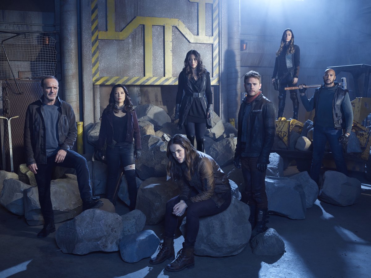 MaosBrazil's tweet photo. Faltam apenas 10 dias pra estreia da última temporada de #AgentsofSHIELD, junte-se a nós na contagem regressiva pra estreia da última temporada da série, usando a tag "10 DAYS TO AGENTS OF SHIELD". https://t.co/GCe1fEufIY