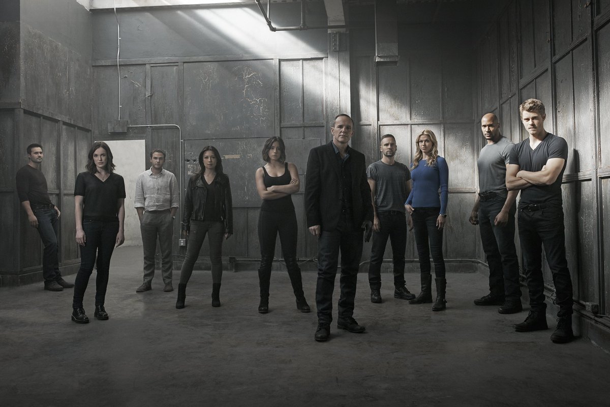 MaosBrazil's tweet photo. Faltam apenas 10 dias pra estreia da última temporada de #AgentsofSHIELD, junte-se a nós na contagem regressiva pra estreia da última temporada da série, usando a tag "10 DAYS TO AGENTS OF SHIELD". https://t.co/GCe1fEufIY