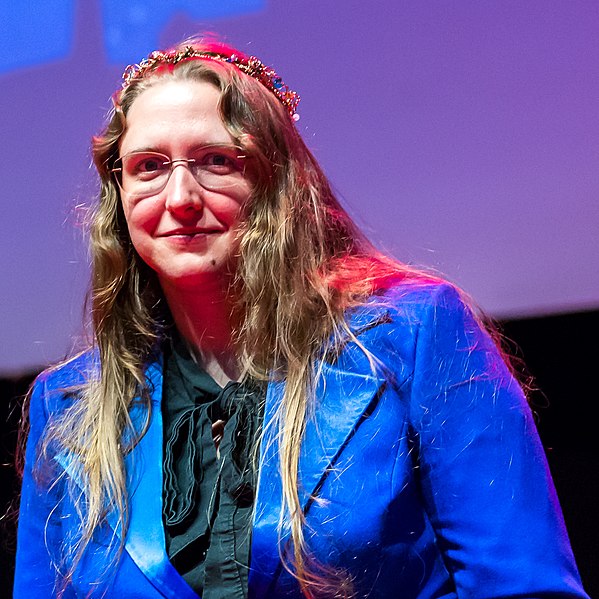 Last summer, I did an interview with the Singularity Blog podcast (my last interview was all the way back in 2012). As is my wont, I got to talking about  @Ada_Palmer because she's just so durned brilliant. https://www.singularityweblog.com/cory-doctorow-walkaway/1/