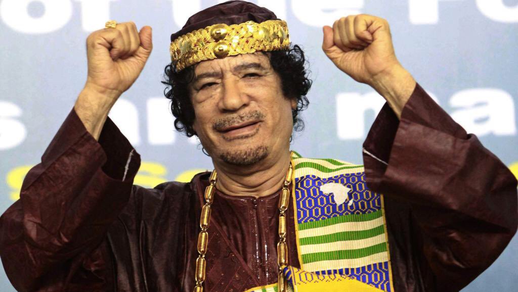 Mouammar KadhafiConnu pour son régime particulièrement dure et sanguinaire, il est tout de même auteur de différents bienfaits vis à vis de la condition de vie de son peuple libyen qui est au aujourd’hui, en totale crise. Il est assassiné en 2011