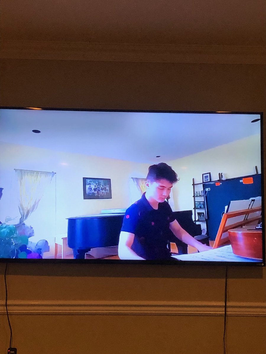 rbrhs's tweet photo. Enjoying the beautiful benefit virtual concert for ⁦@lunchbreakNJ⁩ performed and organized by our talented ⁦⁦@rbrvpa⁩ students #WalkInGreatness https://t.co/sz75pILcHp
