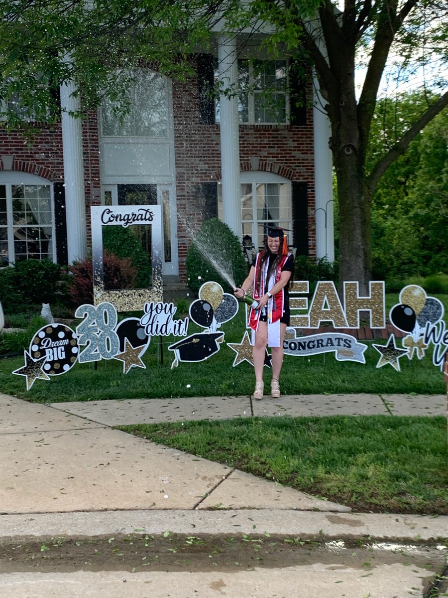 TrishaGrantham5's tweet photo. We are so proud of you Leah! ๐๐ #GM #collegegrad2020 #MizzouMade @LeahAlbietz @SherryAlbietz @averygrantham_ @ag_stl https://t.co/J2MddgeweX