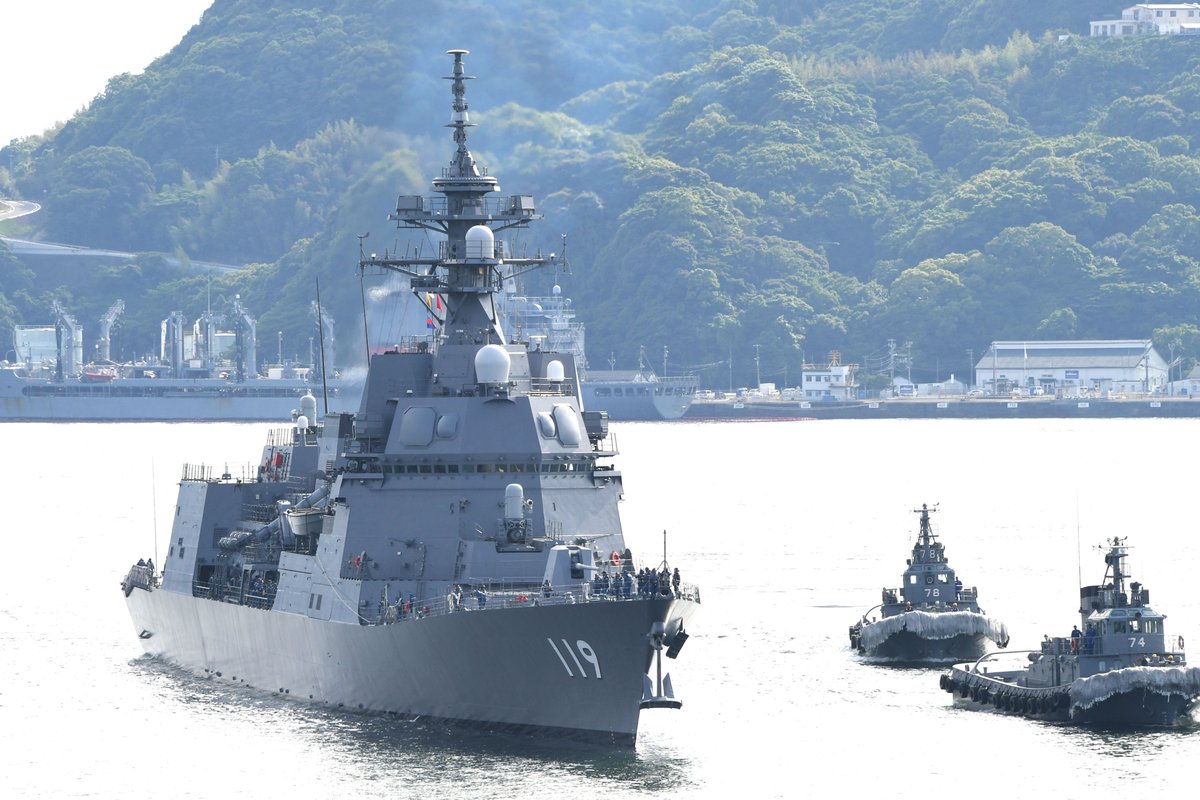 海上自衛隊佐世保地方総監部 公式 護衛艦 あさひ 艦艇見学 佐世保入港中 艦の前部からの５インチ砲 艦の上部から艦の前部側 艦の後部から艦名 護衛艦 あさひ の艦上をお楽しみ下さい 海上自衛隊 海自 佐世保地方総監部 護衛艦 護衛艦