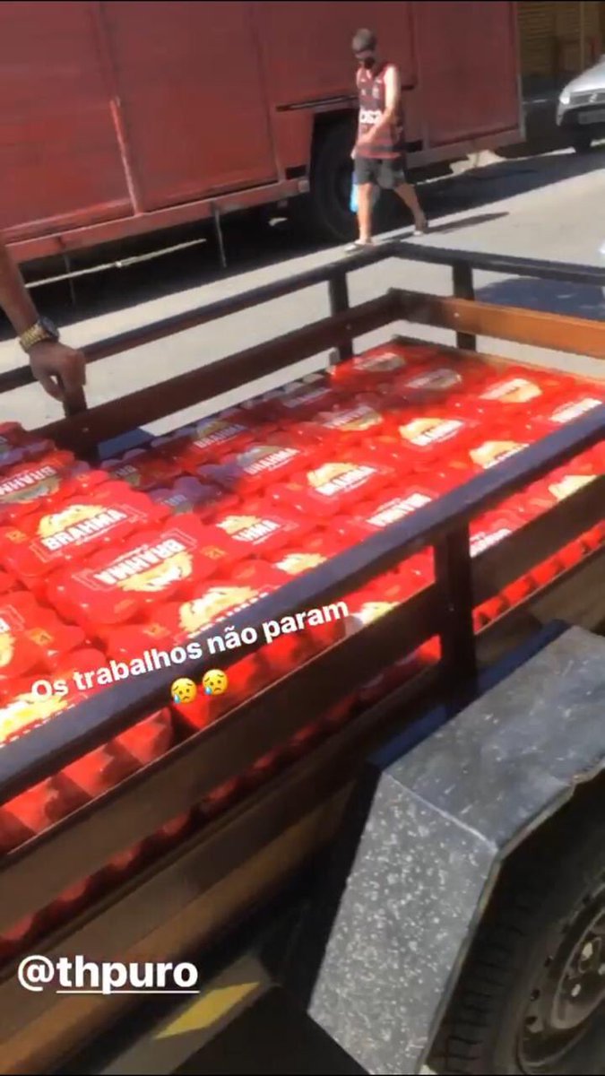 Crferick1's tweet photo. Rapaziada de Costa Barros que quiser cerveja barata, vem na preferencia. Chama no rt rapaziada pra ajudar o amigo!! #primosbar https://t.co/wd7bYdyw8i