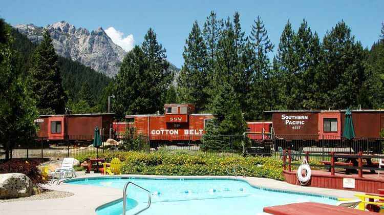 FunDirectors's tweet image. Railroad Park Resort was a gem. We had the whole place to ourselves, read about it here... 

sierrateardrops.com/article/the-se…