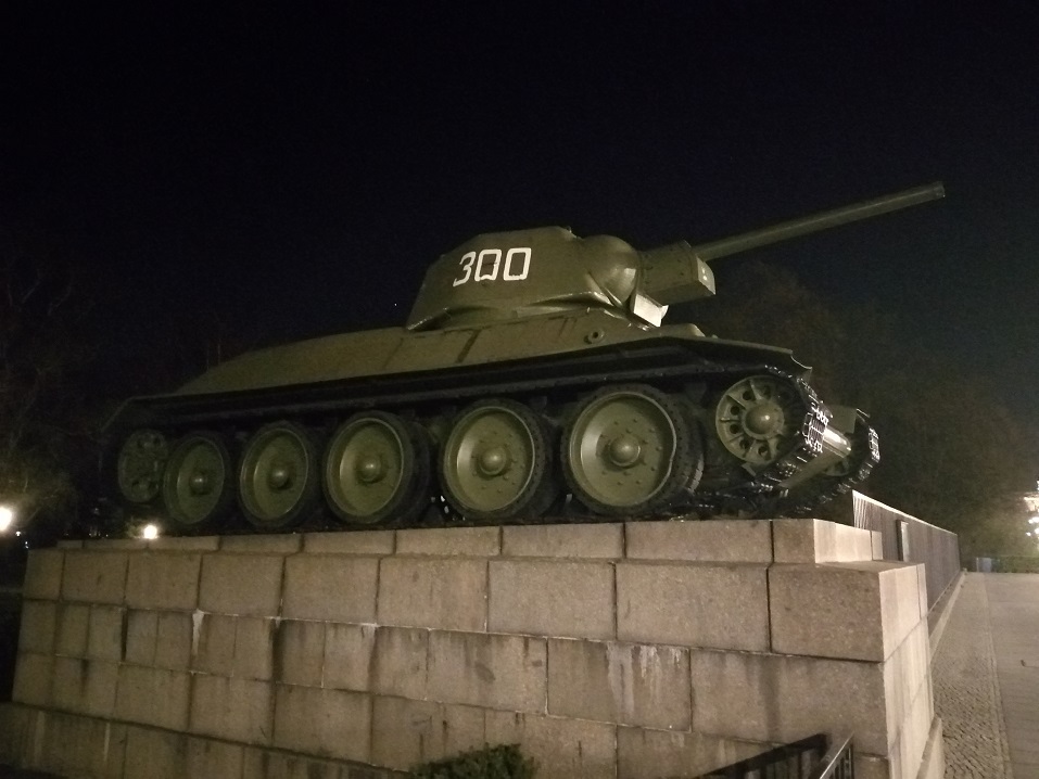 Berlin, war memorial, T-34, Straße des 17Juni